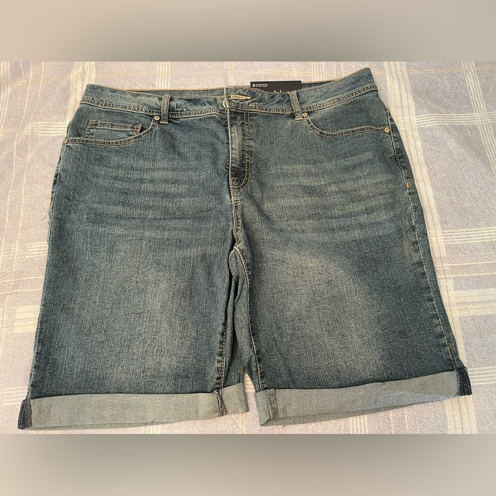 2 pairs of Blue Denim stretch shorts size 18 never used